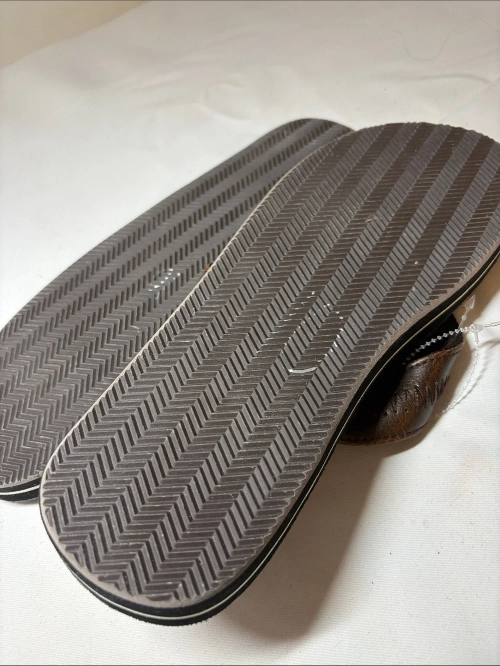 Levi’s NWT Brown Manmade Flip Flops Size 9